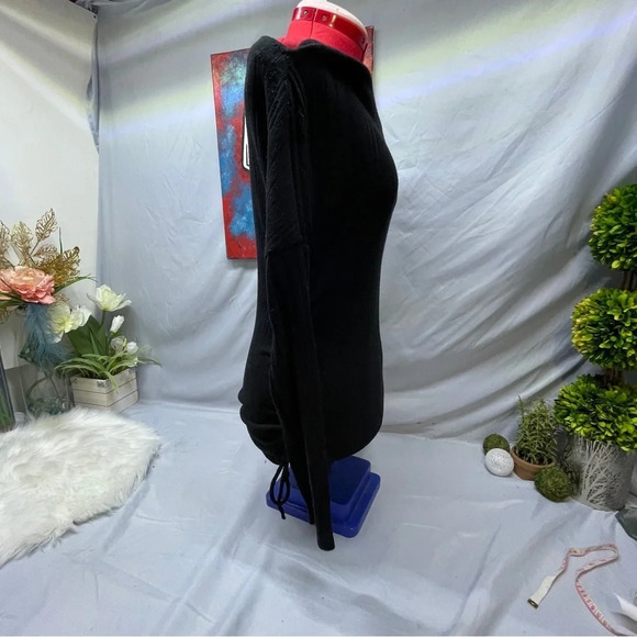 Revamped off the shoulders black long sleeve sweater - Picture 6 of 16